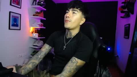 zac_muller1 online show from 12/14/25, 11:42