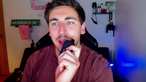 Snapshot of zach_rhyder chatting on 02/07/25, 03:23 Zach Rhyder online show from 02/07/25, 03:23
