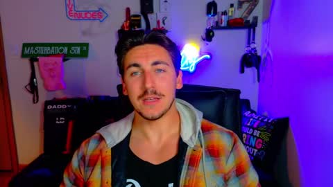 Snapshot of zach_rhyder chatting on 10/15/25, 01:17 Zach Rhyder online show from 10/15/25, 01:17