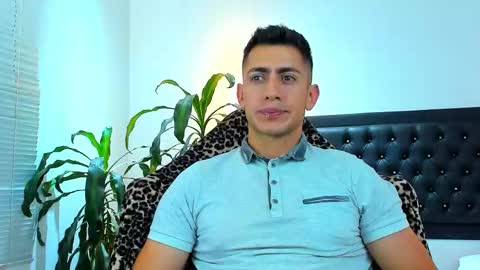 zachpri20 online show from 09/16/25, 08:37