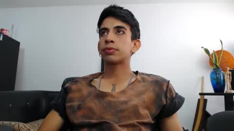 Snapshot of zack_kingg chatting on 12/19/24, 01:51 Zack King online show from 12/19/24, 01:51