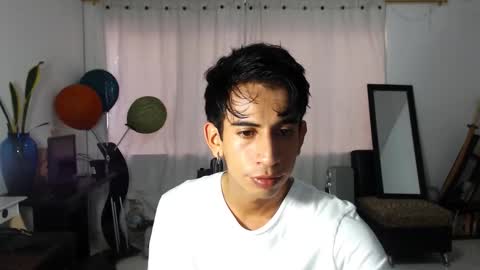 Snapshot of zack_kingg chatting on 12/31/24, 10:34 Zack King online show from 12/31/24, 10:34