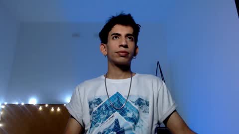 Snapshot of zack_kingg chatting on 03/04/25, 10:27 Zack King online show from 03/04/25, 10:27