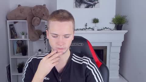 Snapshot of zackhandsome chatting on 03/12/25, 10:05 Zack online show from 03/12/25, 10:05