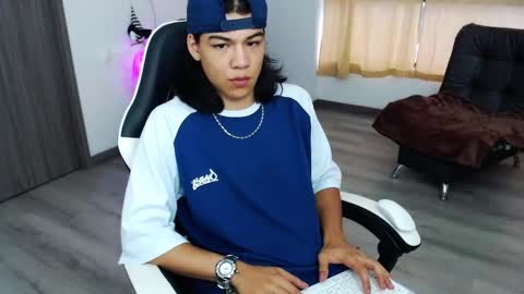 zackss_player online show from 10/22/25, 07:57