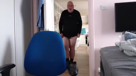 Snapshot of zacsmithuk chatting on 02/06/25, 10:37 Zac Smitj online show from 02/06/25, 10:37