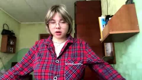 Snapshot of zafiellex chatting on 04/10/26, 08:19 Mia online show from 04/10/26, 08:19