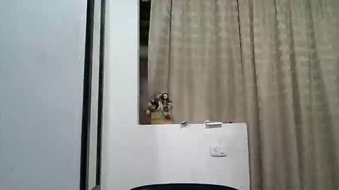 Zafiro online show from 04/22/26, 06:31