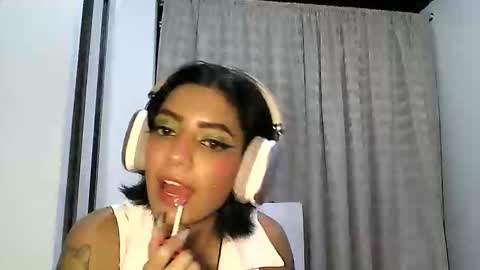 Snapshot of zafiro_rubi chatting on 04/24/26, 12:24 Zafiro online show from 04/24/26, 12:24