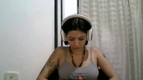 Snapshot of zafiro_rubi chatting on 04/27/26, 03:43 Zafiro online show from 04/27/26, 03:43