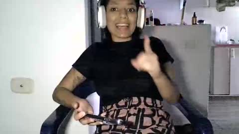 Snapshot of zafiro_rubi chatting on 05/23/26, 02:43 Zafiro online show from 05/23/26, 02:43