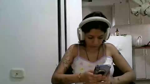 Snapshot of zafiro_rubi chatting on 05/25/26, 05:19 Zafiro online show from 05/25/26, 05:19
