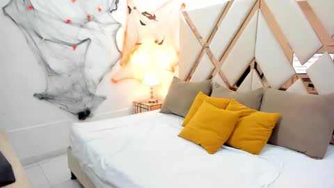 Snapshot of zafiroknox chatting on 10/24/25, 12:12 Zafiro  online show from 10/24/25, 12:12