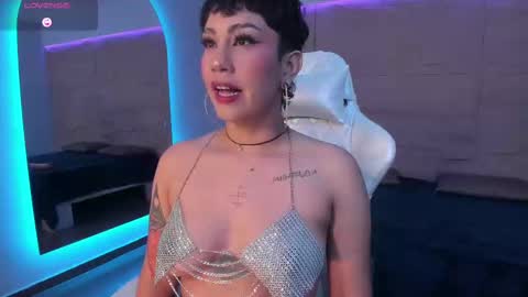 Snapshot of zaha_rose chatting on 09/29/25, 11:31 Zaha online show from 09/29/25, 11:31