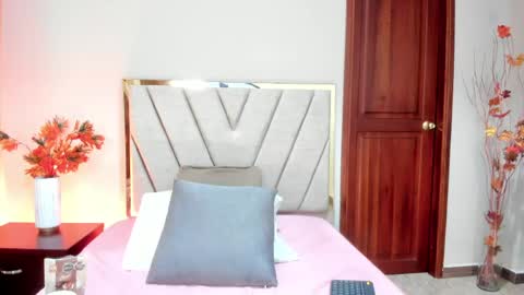 zamira_taylor online show from 04/13/26, 08:47