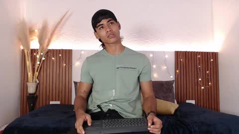 Zander online show from 12/24/24, 05:13