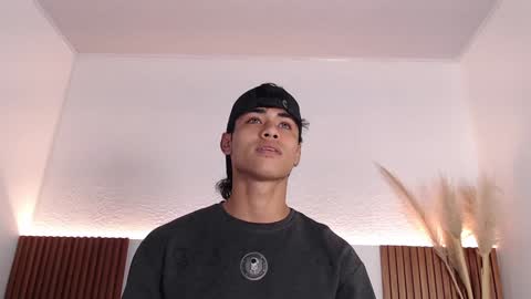 Zander online show from 01/14/25, 02:40