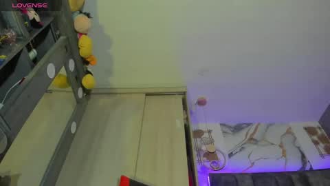 Snapshot of zandraa_milf chatting on 05/07/26, 11:15 Zandra online show from 05/07/26, 11:15