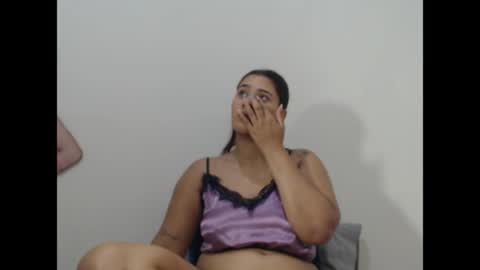 Snapshot of zaphiro__skye chatting on 05/05/26, 08:33 Skye online show from 05/05/26, 08:33