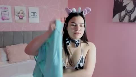 Snapshot of zara__sweet chatting on 06/17/26, 02:18 Zara Sweet online show from 06/17/26, 02:18