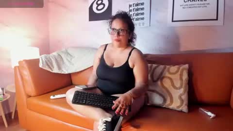 Snapshot of zara_holly_ chatting on 06/16/26, 06:43 Zara online show from 06/16/26, 06:43