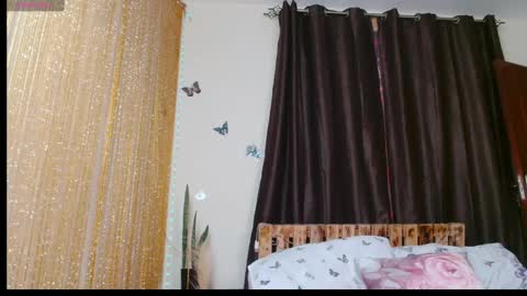 Snapshot of zara_lae chatting on 01/10/25, 08:07 nicky online show from 01/10/25, 08:07