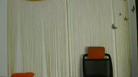 Snapshot of zara_lae chatting on 03/19/26, 02:04 nicky online show from 03/19/26, 02:04