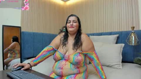 Snapshot of zara_milf_ chatting on 04/24/26, 12:18 zara online show from 04/24/26, 12:18