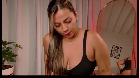 Snapshot of zara_nova chatting on 01/17/26, 01:21 Zara Nova online show from 01/17/26, 01:21