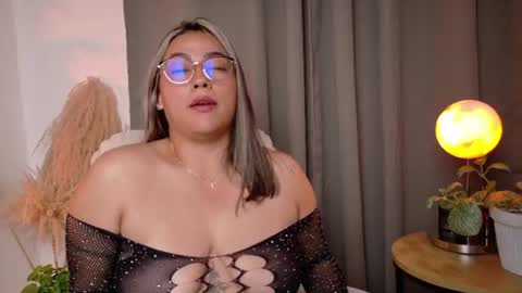 Zara Nova online show from 06/23/26, 11:03
