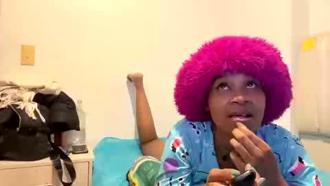 Snapshot of zarabby_skuirt chatting on 10/16/25, 02:56 Zarabby online show from 10/16/25, 02:56