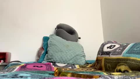 Snapshot of zarabby_skuirt chatting on 10/18/25, 03:24 Zarabby online show from 10/18/25, 03:24