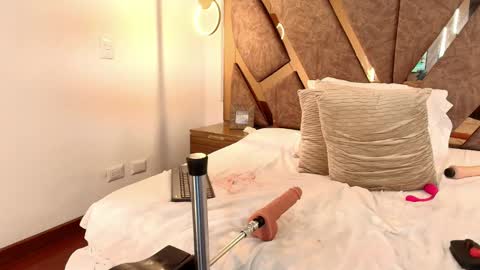 Zarah Andrews online show from 02/09/25, 12:06