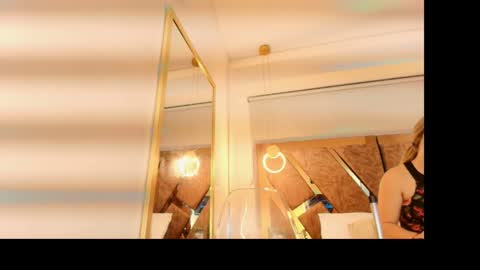 Zarah Andrews online show from 11/11/25, 12:05