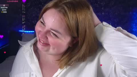 Snapshot of zarareign_ chatting on 12/14/24, 02:45 Lola online show from 12/14/24, 02:45