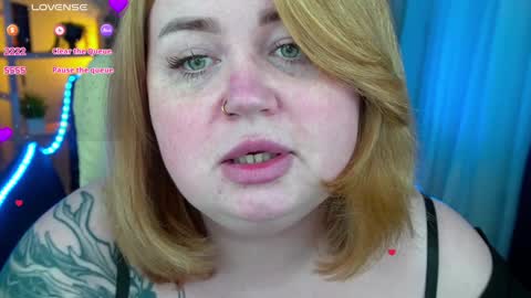Snapshot of zarareign_ chatting on 02/06/25, 01:27 Lola online show from 02/06/25, 01:27