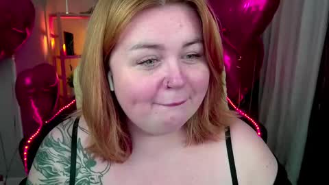Snapshot of zarareign_ chatting on 02/15/25, 01:10 Lola online show from 02/15/25, 01:10