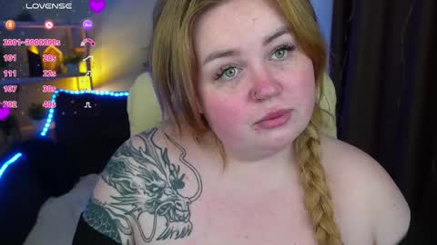 Snapshot of zarareign_ chatting on 03/09/25, 03:32 Lola online show from 03/09/25, 03:32