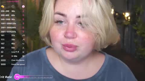 Snapshot of zarareign_ chatting on 10/11/25, 07:12 Lola online show from 10/11/25, 07:12