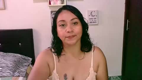 Snapshot of zaray_45bella chatting on 09/17/25, 09:38 zaray online show from 09/17/25, 09:38