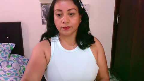 Snapshot of zaray_45bella chatting on 10/12/25, 08:19 zaray online show from 10/12/25, 08:19