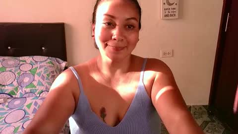 Snapshot of zaray_45bella chatting on 10/14/25, 09:37 zaray online show from 10/14/25, 09:37