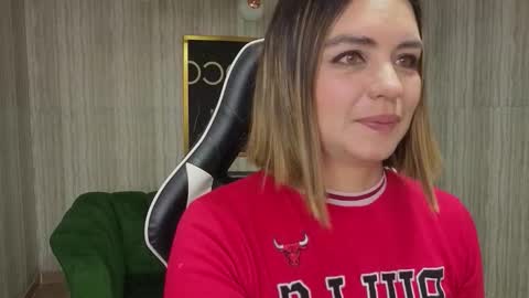 Isabella online show from 01/15/26, 12:32