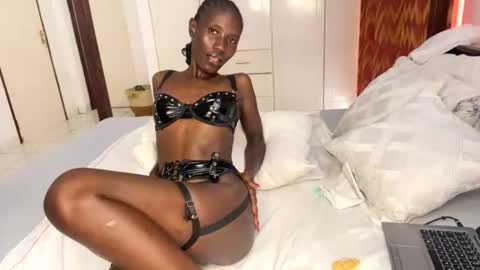 zaria_amara online show from 07/21/26, 11:56