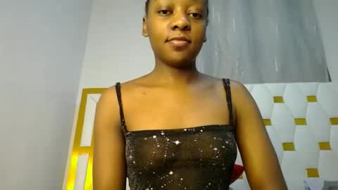 Snapshot of zariah011 chatting on 06/25/26, 10:25 zariah online show from 06/25/26, 10:25