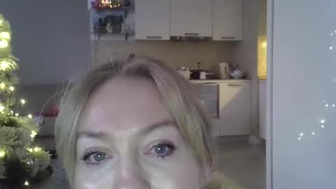 Zarina Swift online show from 12/23/24, 07:49