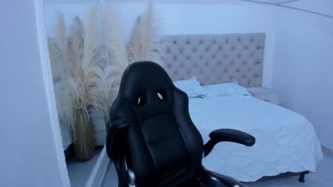 Snapshot of zarinawynne chatting on 12/14/25, 07:40 Zarina Waynne online show from 12/14/25, 07:40