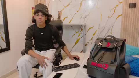 Snapshot of zayn_fox32 chatting on 08/01/26, 06:40 Zayn online show from 08/01/26, 06:40
