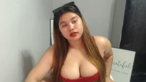 Snapshot of zeeel_x chatting on 06/15/26, 06:43 Zeeel online show from 06/15/26, 06:43