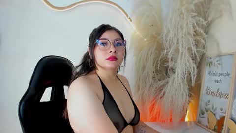 Zelene   online show from 10/20/25, 11:21